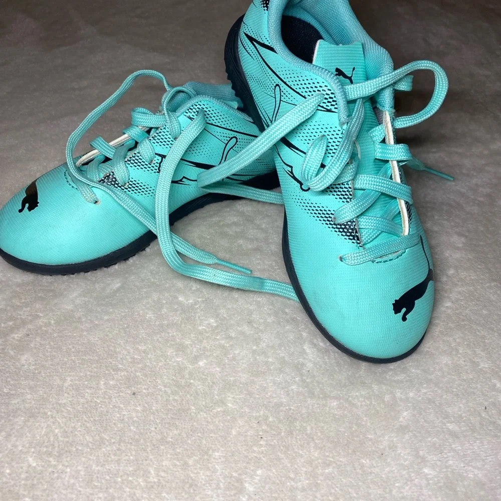 ♥️ Puma Soccer Shoes Kids Size 12 (5/6 years) - Picture 3 of 9